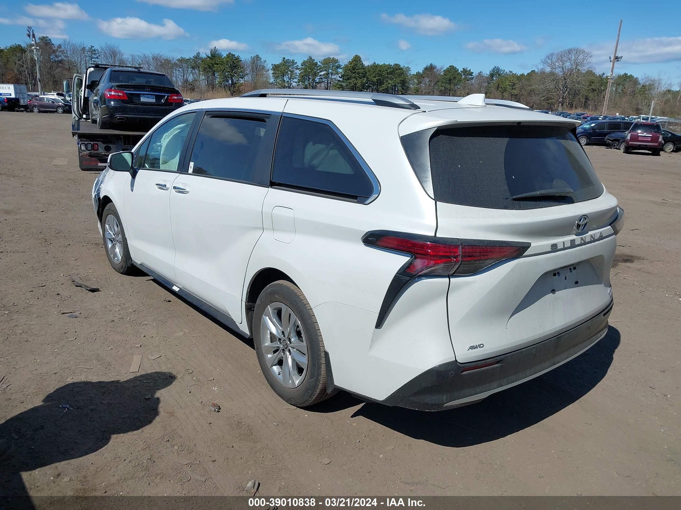 Photo 2 VIN: 5TDZSKFC1RS114453 - TOYOTA SIENNA 