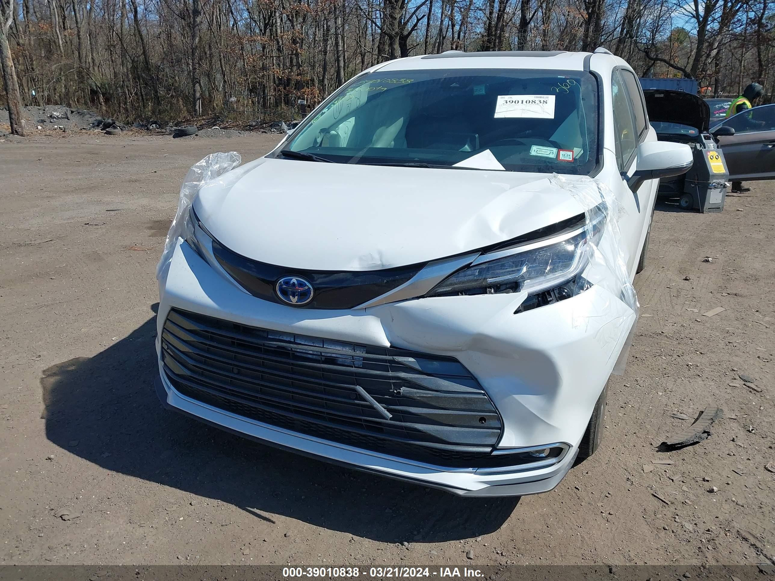 Photo 5 VIN: 5TDZSKFC1RS114453 - TOYOTA SIENNA 