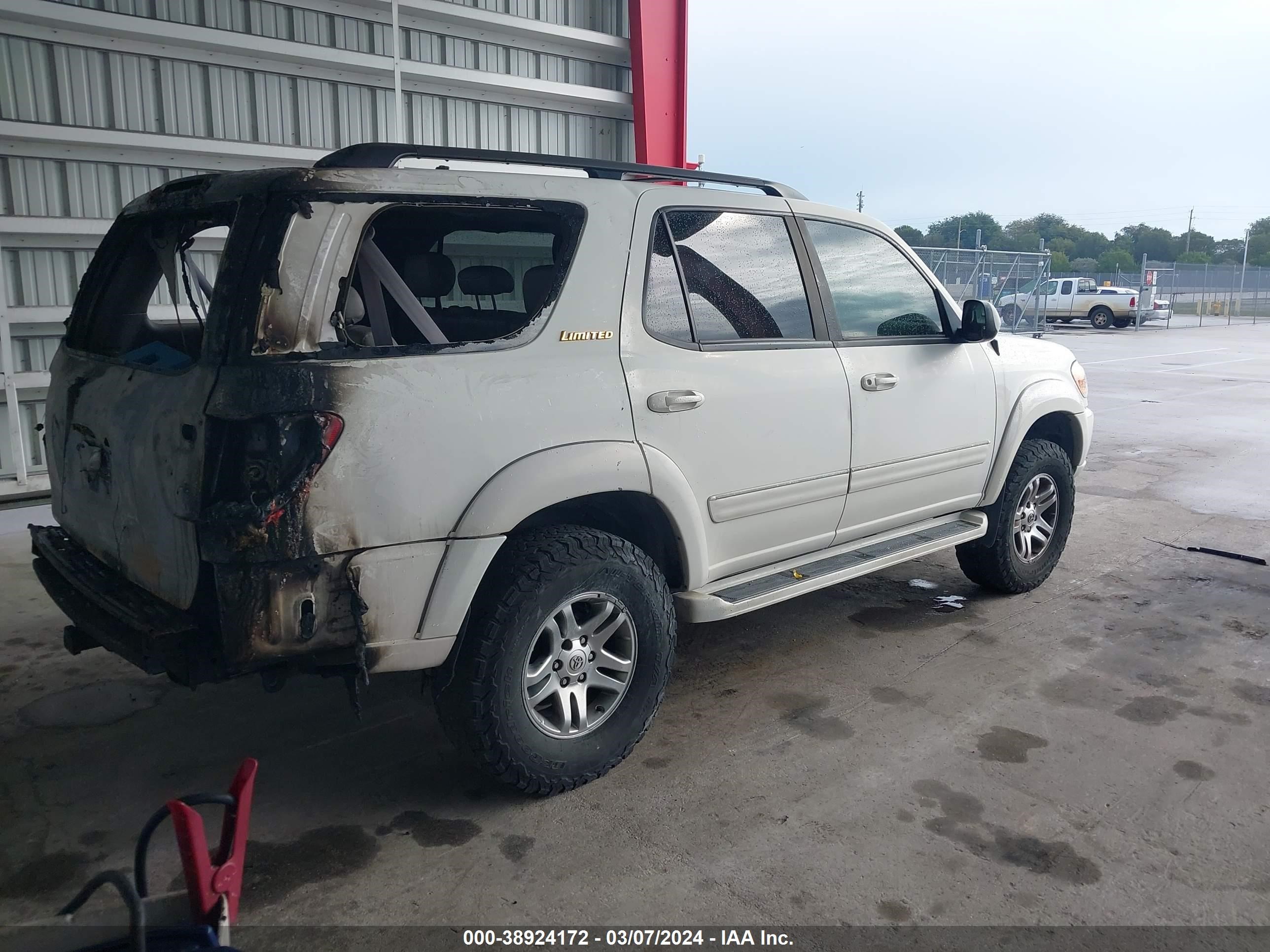 Photo 3 VIN: 5TDZT38A83S145494 - TOYOTA SEQUOIA 