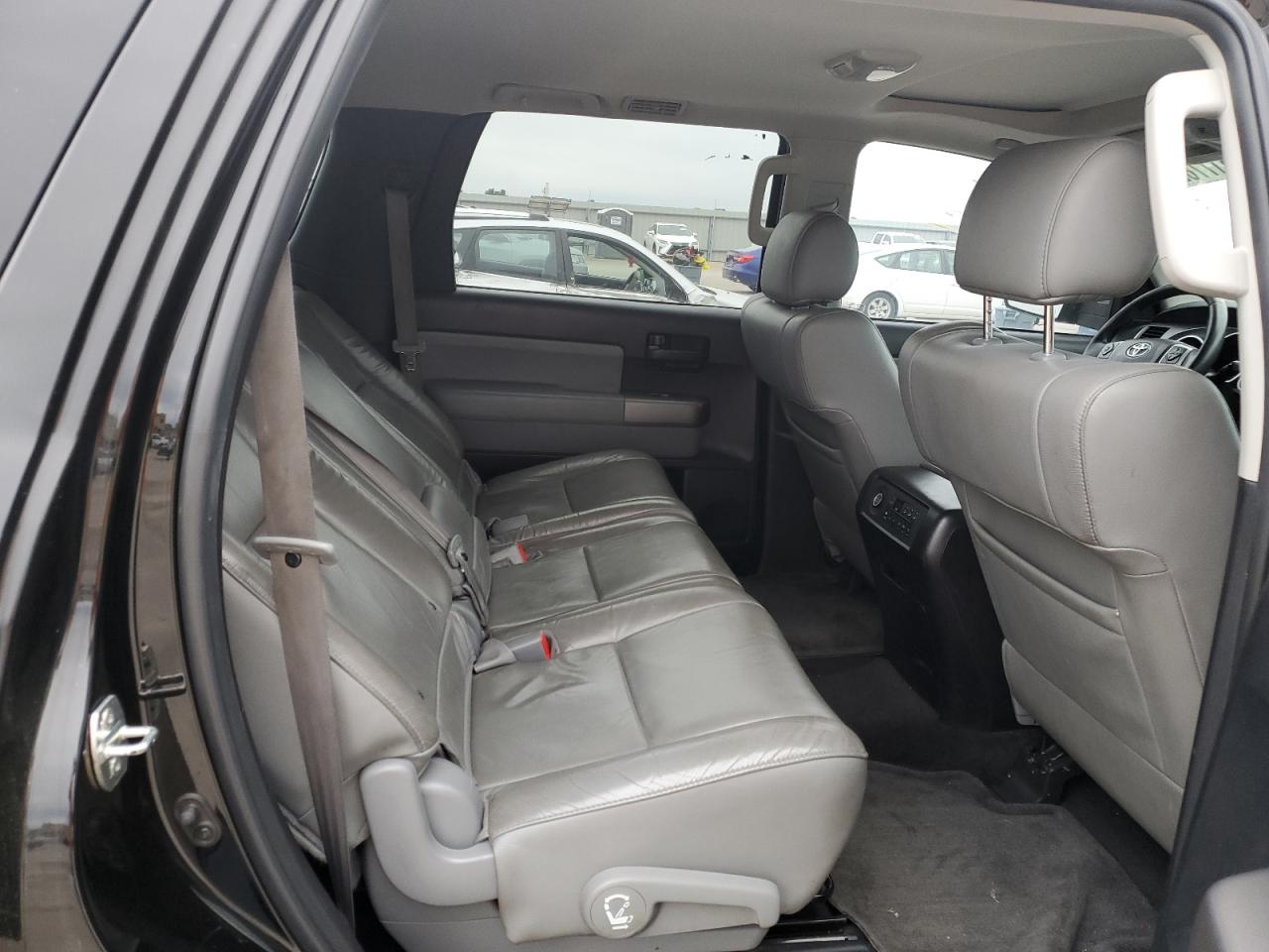 Photo 10 VIN: 5TDZY5G14FS060168 - TOYOTA SEQUOIA 