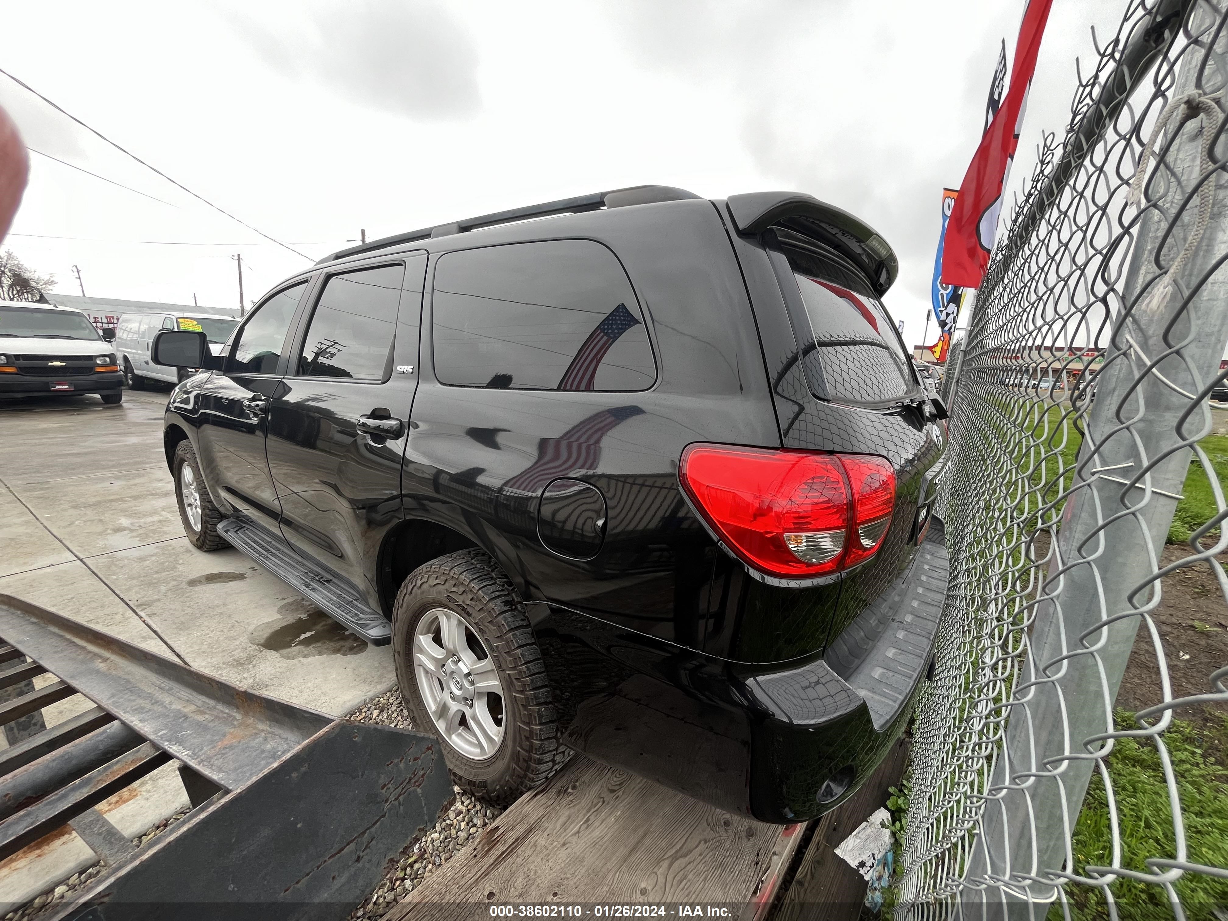 Photo 2 VIN: 5TDZY5G18HS068938 - TOYOTA SEQUOIA 