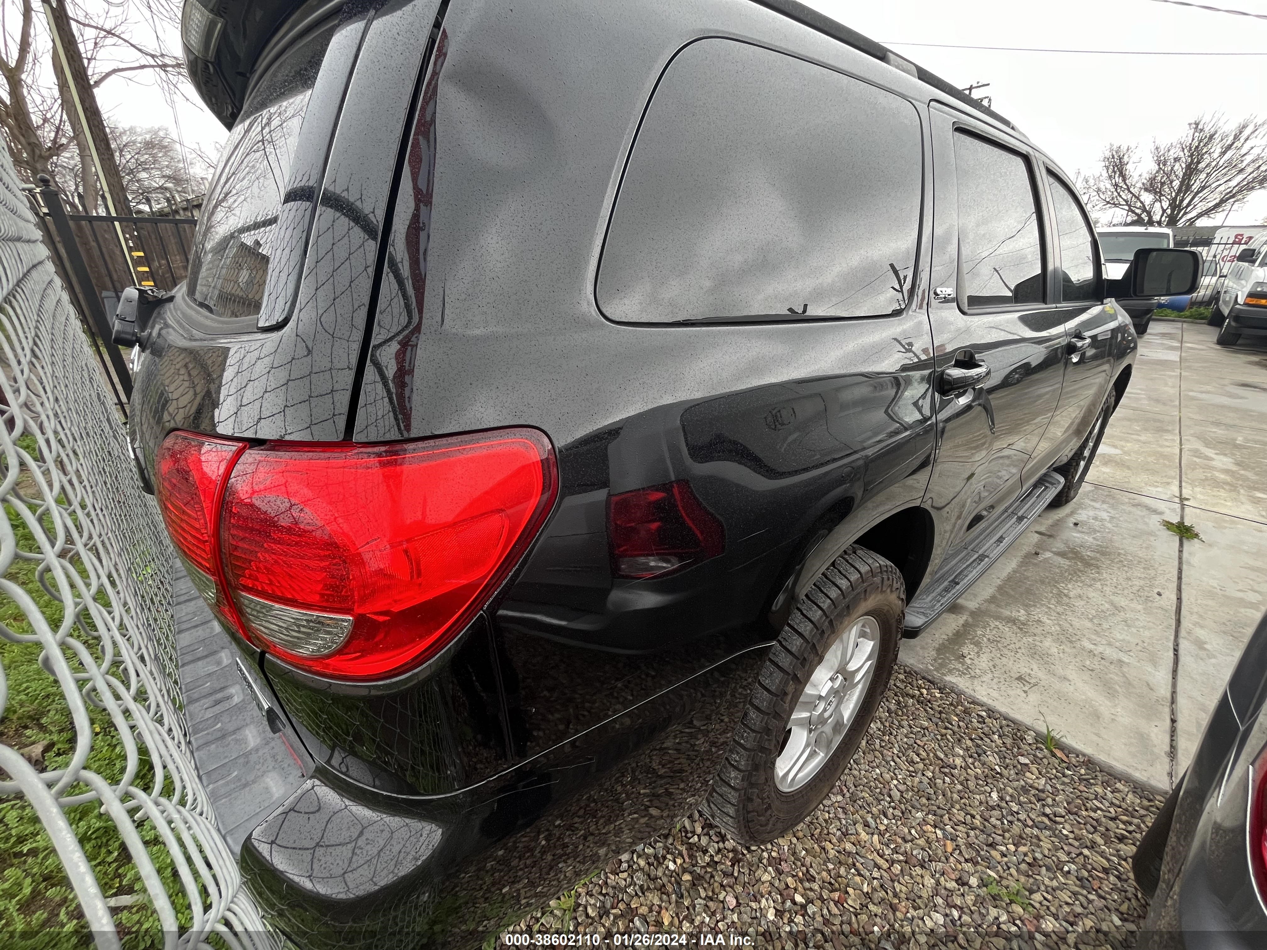 Photo 3 VIN: 5TDZY5G18HS068938 - TOYOTA SEQUOIA 