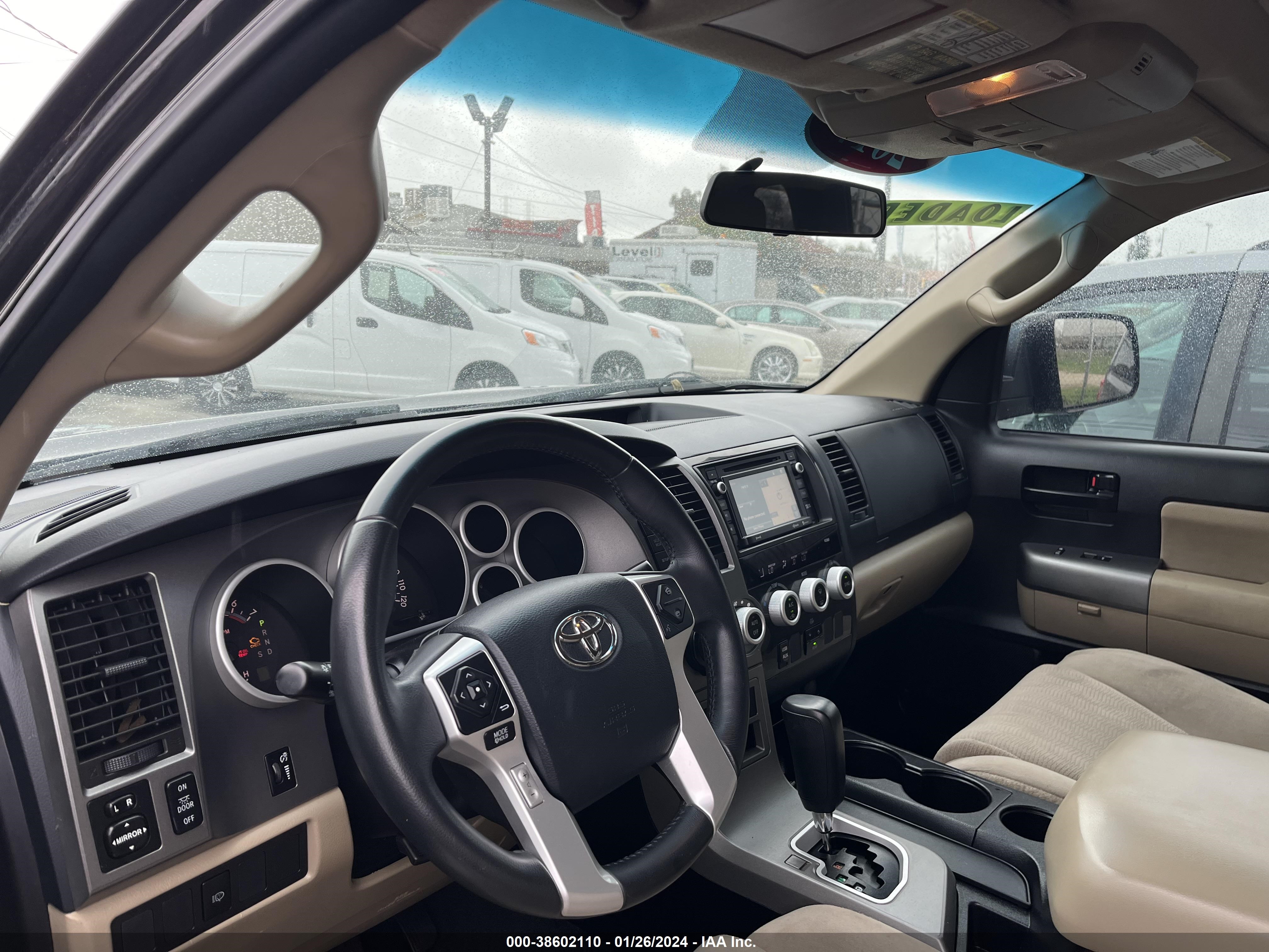 Photo 4 VIN: 5TDZY5G18HS068938 - TOYOTA SEQUOIA 