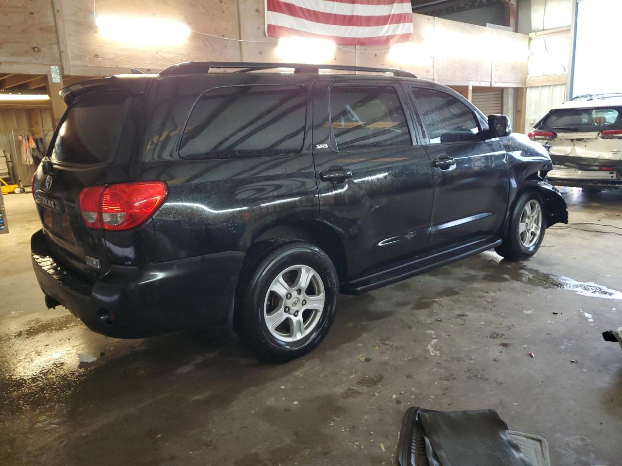 Photo 2 VIN: 5TDZY5G19AS028132 - TOYOTA SEQUOIA 