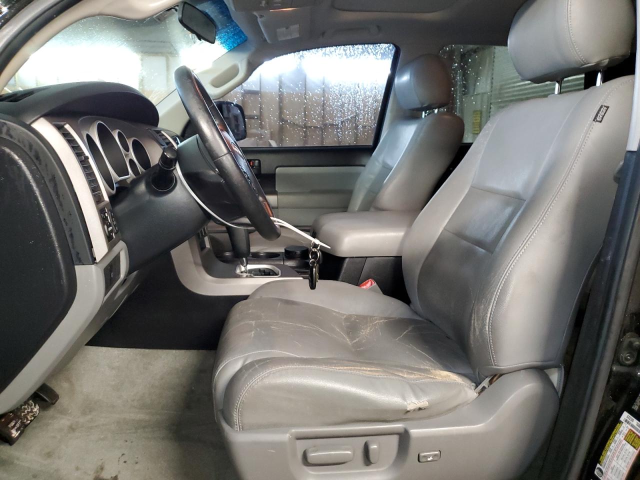 Photo 6 VIN: 5TDZY5G19AS028132 - TOYOTA SEQUOIA 