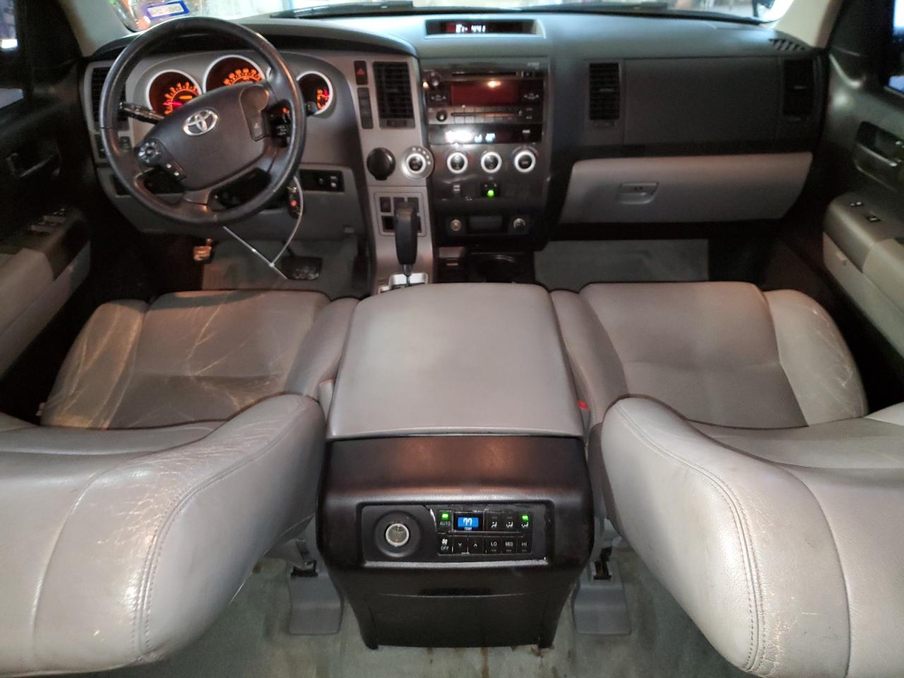 Photo 7 VIN: 5TDZY5G19AS028132 - TOYOTA SEQUOIA 