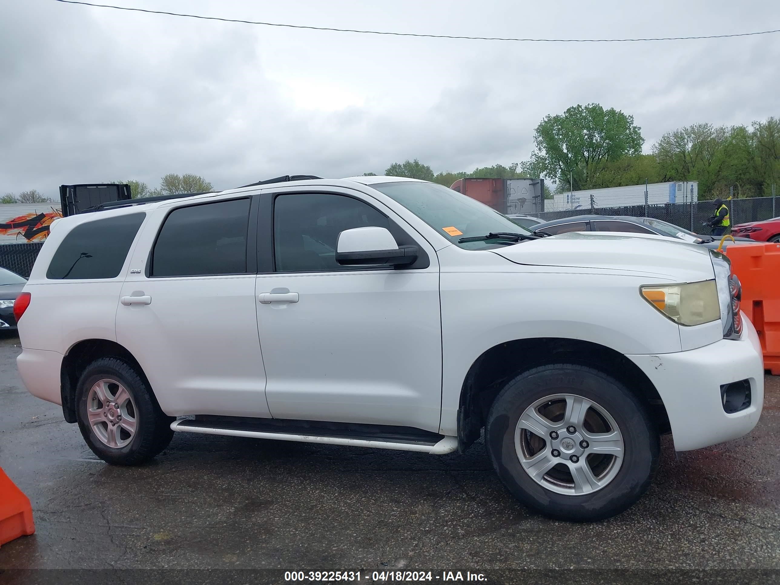 Photo 13 VIN: 5TDZY64A48S001974 - TOYOTA SEQUOIA 