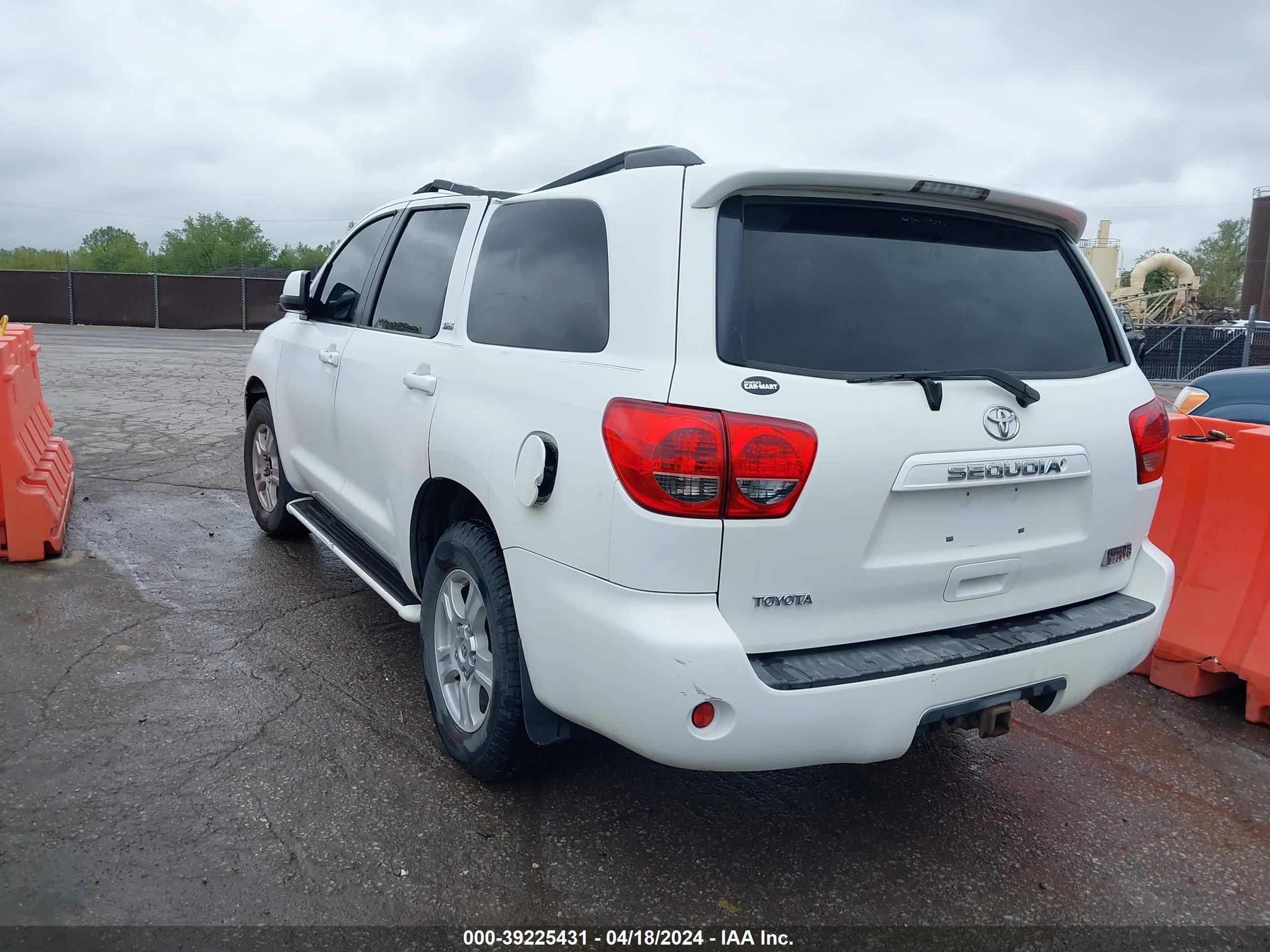 Photo 2 VIN: 5TDZY64A48S001974 - TOYOTA SEQUOIA 