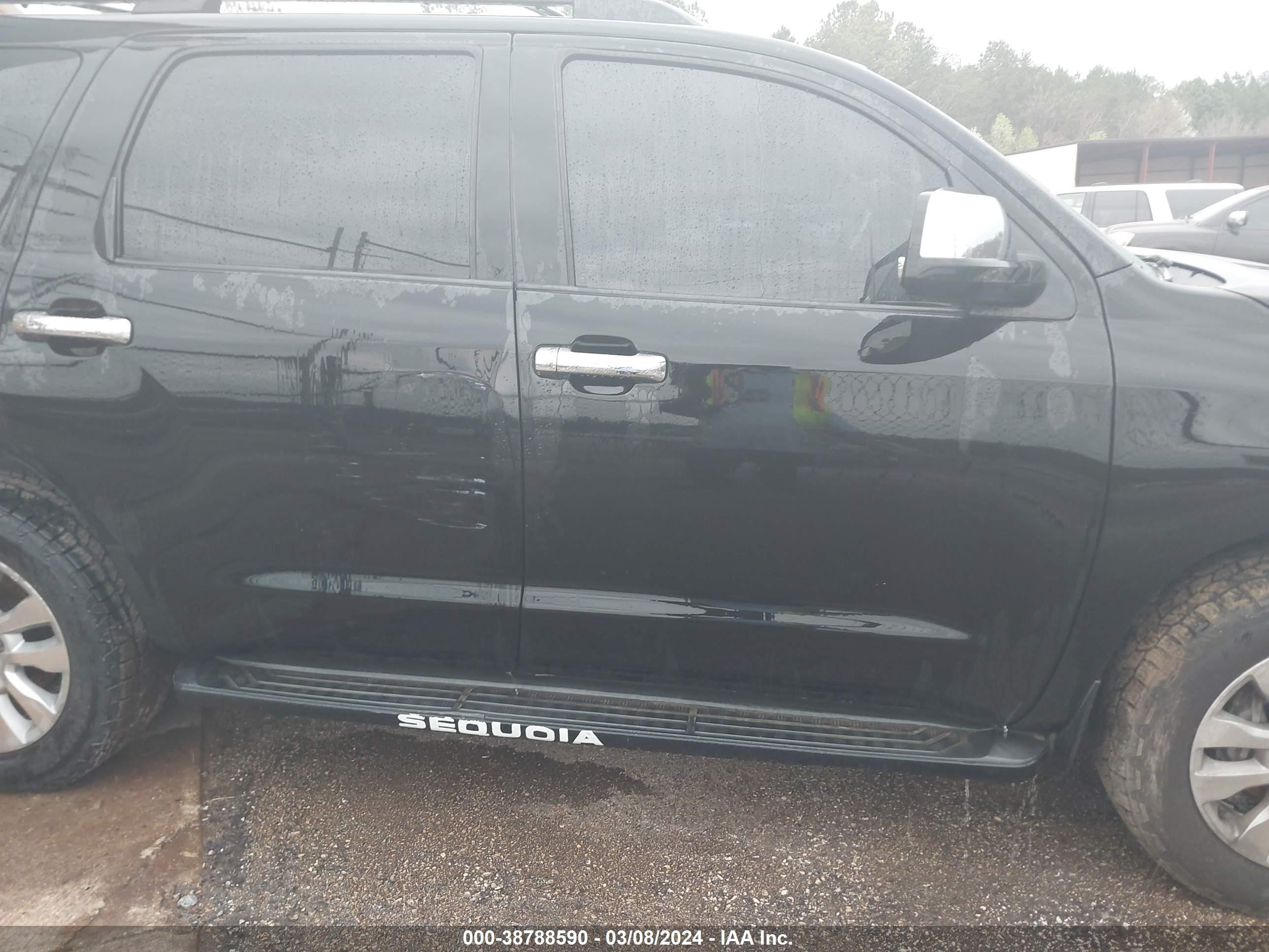 Photo 12 VIN: 5TDZY67A78S001088 - TOYOTA SEQUOIA 