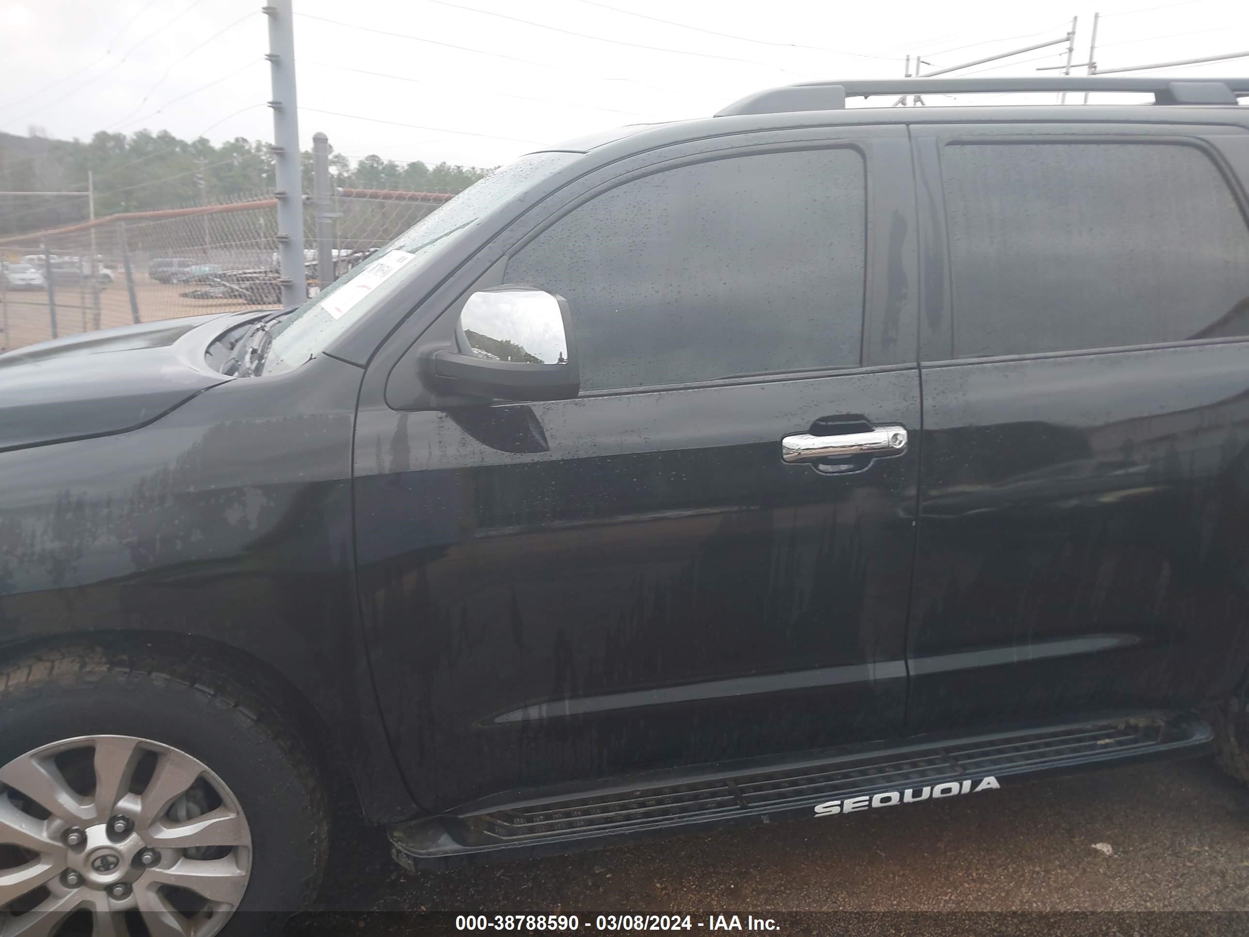 Photo 13 VIN: 5TDZY67A78S001088 - TOYOTA SEQUOIA 