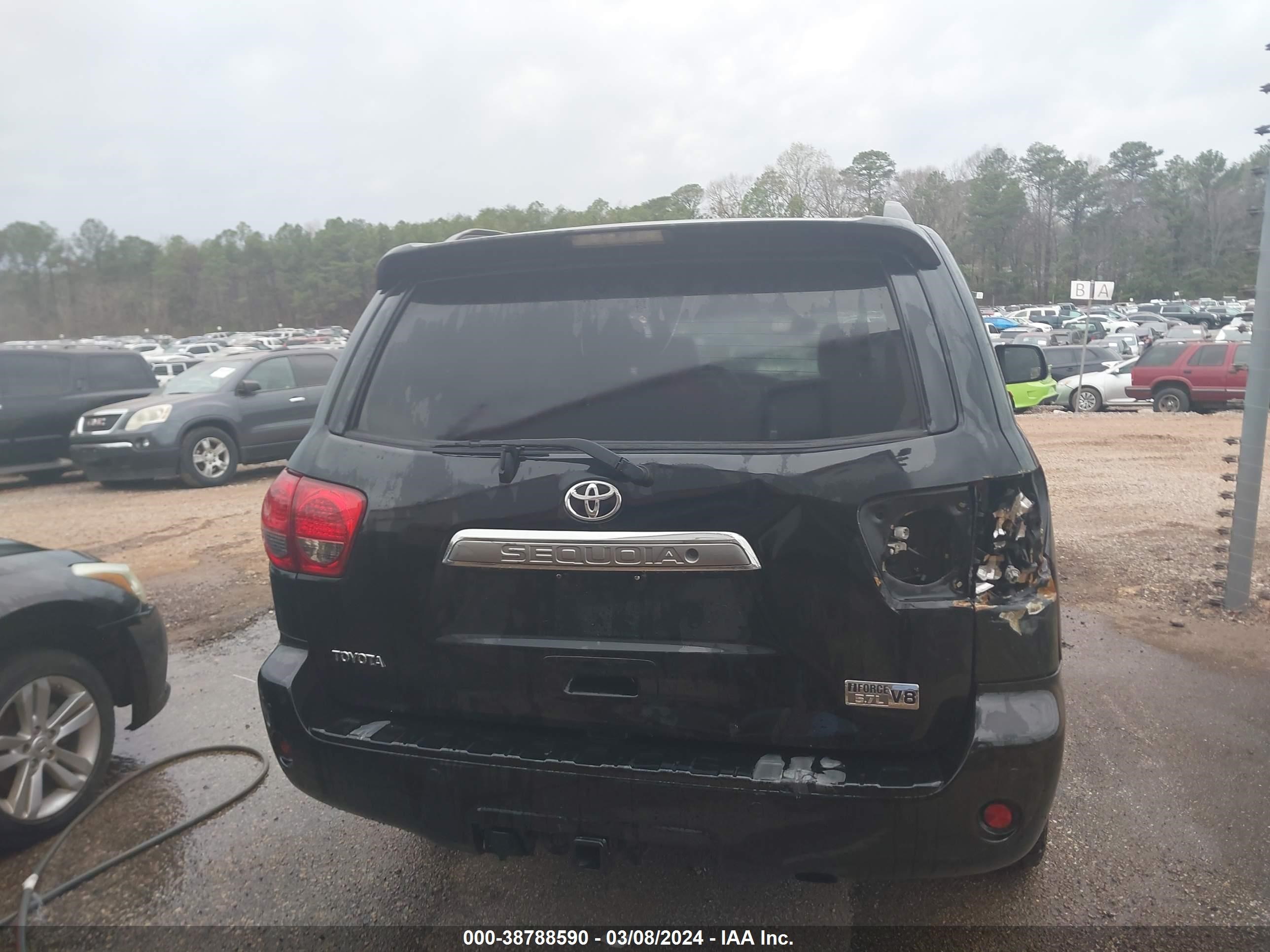 Photo 15 VIN: 5TDZY67A78S001088 - TOYOTA SEQUOIA 