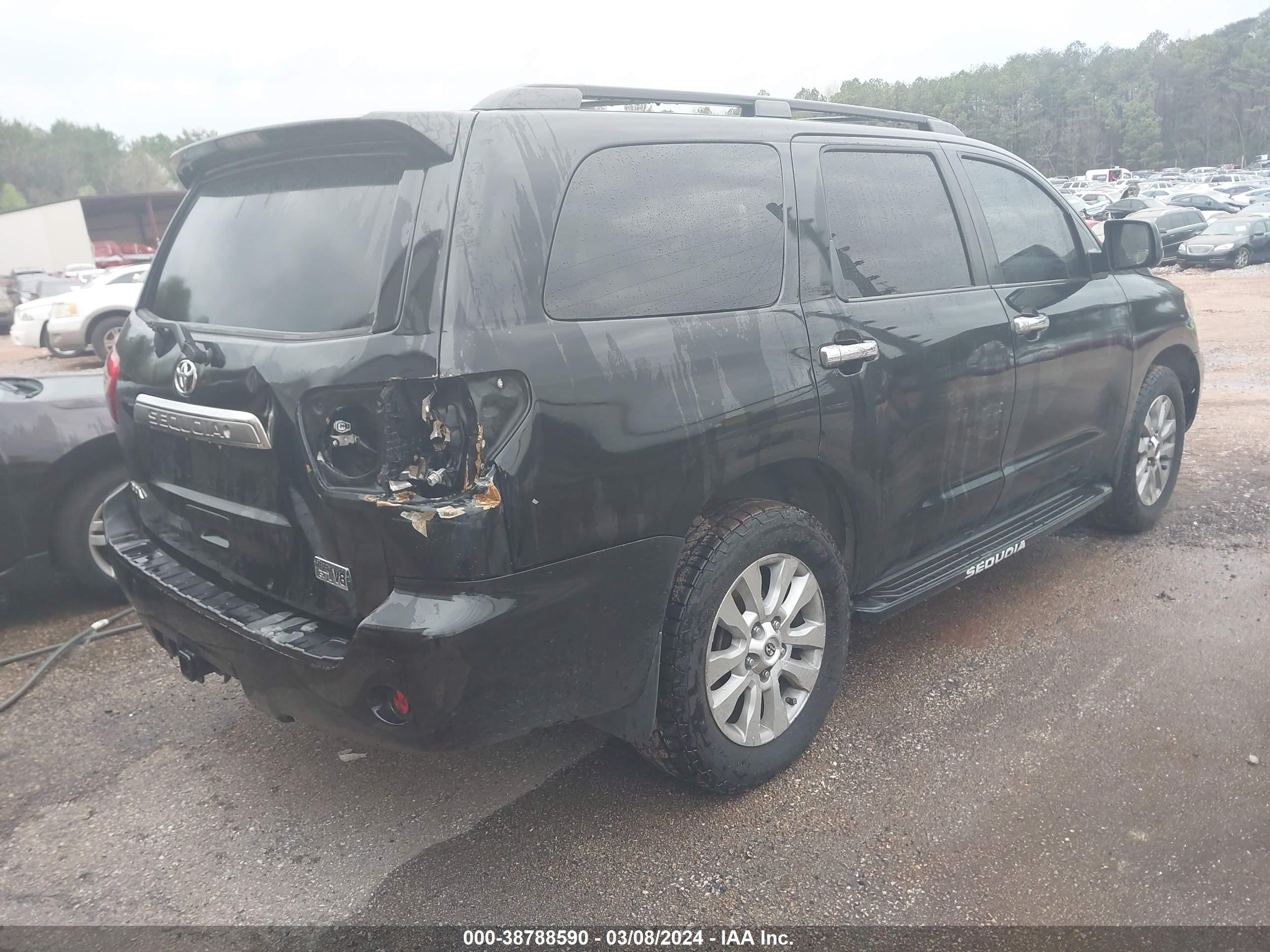 Photo 3 VIN: 5TDZY67A78S001088 - TOYOTA SEQUOIA 