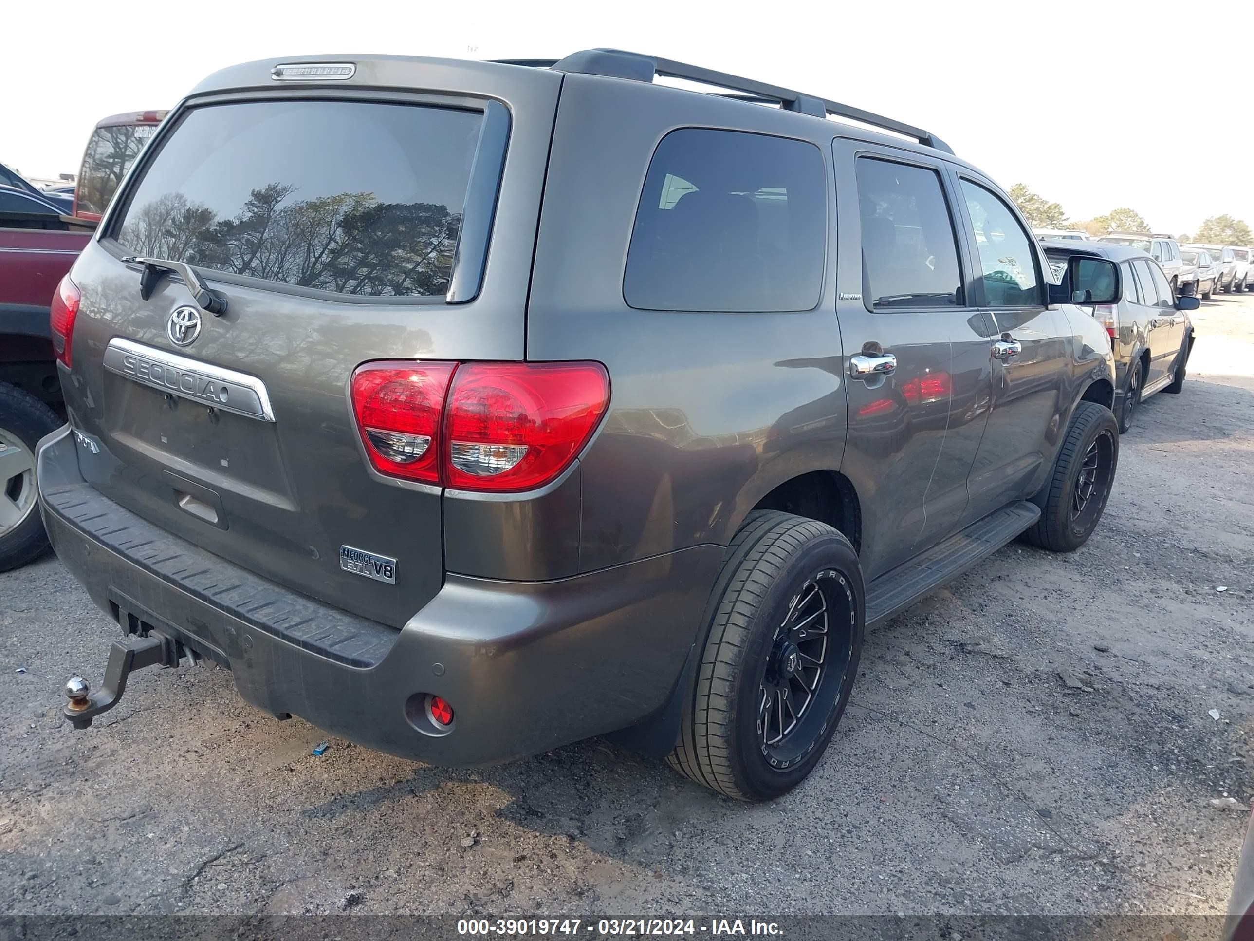 Photo 3 VIN: 5TDZY68A48S003041 - TOYOTA SEQUOIA 