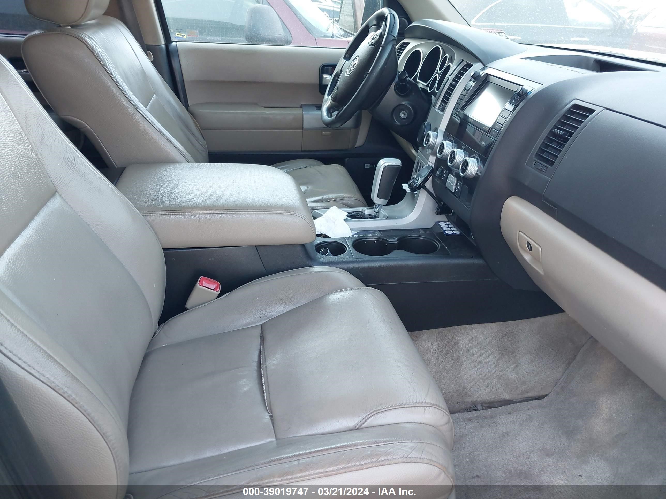 Photo 4 VIN: 5TDZY68A48S003041 - TOYOTA SEQUOIA 