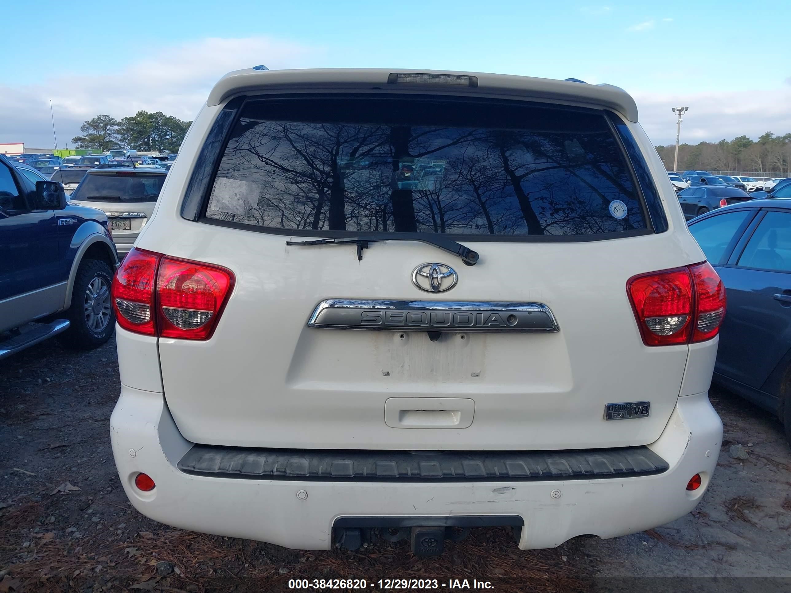 Photo 10 VIN: 5TDZY68AX8S008583 - TOYOTA SEQUOIA 