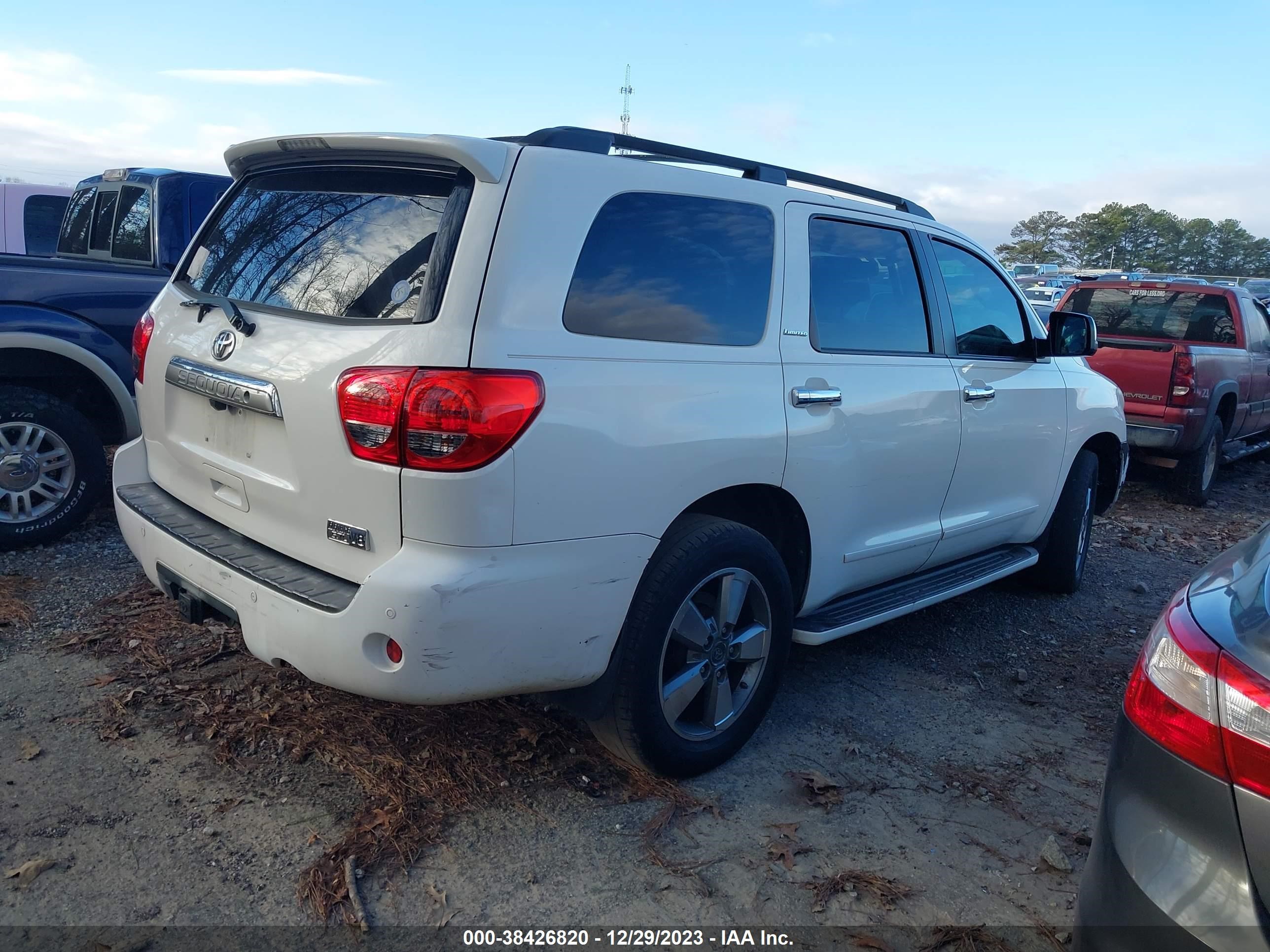 Photo 3 VIN: 5TDZY68AX8S008583 - TOYOTA SEQUOIA 