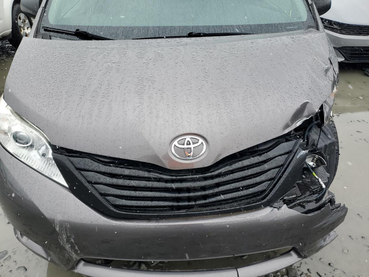 Photo 12 VIN: 5TDZZ3DC0HS793778 - TOYOTA SIENNA 