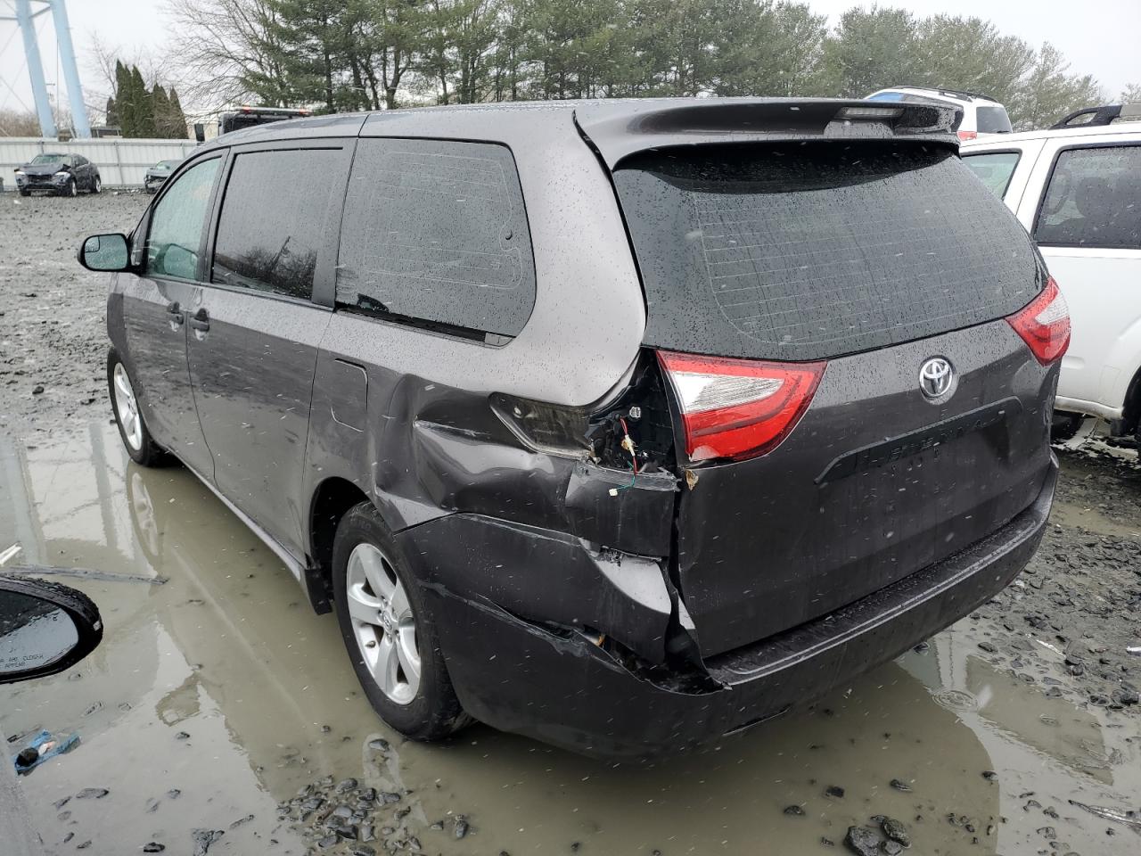 Photo 2 VIN: 5TDZZ3DC0HS793778 - TOYOTA SIENNA 