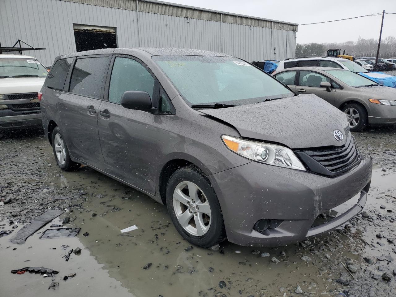 Photo 4 VIN: 5TDZZ3DC0HS793778 - TOYOTA SIENNA 