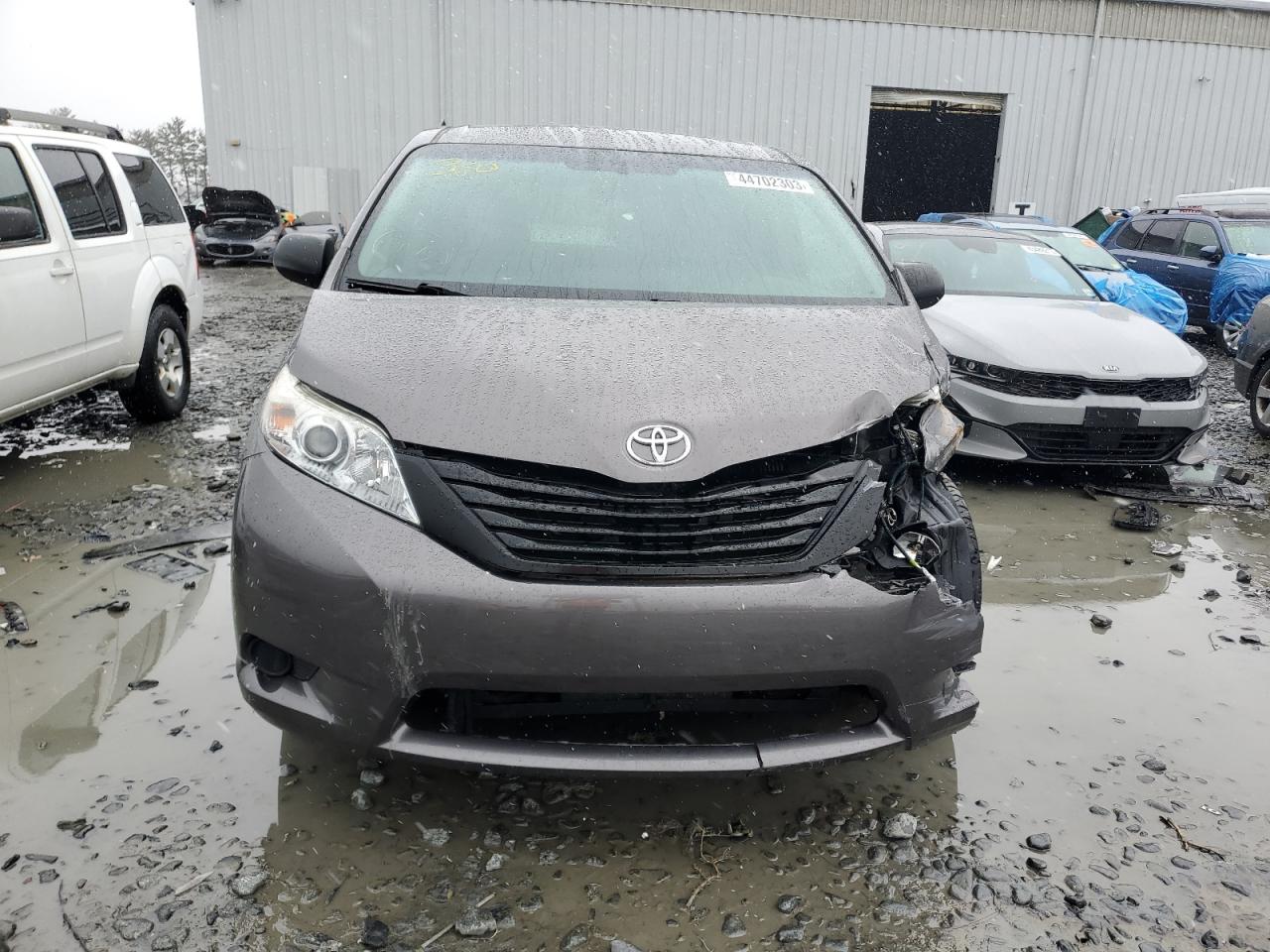 Photo 5 VIN: 5TDZZ3DC0HS793778 - TOYOTA SIENNA 