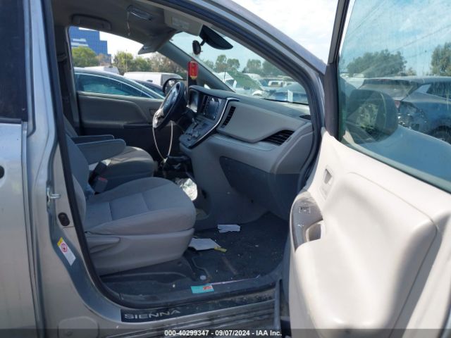 Photo 4 VIN: 5TDZZ3DC0KS994829 - TOYOTA SIENNA 