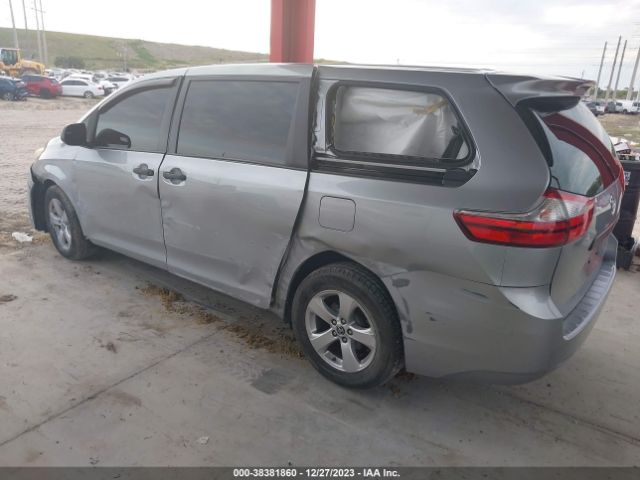 Photo 2 VIN: 5TDZZ3DC1JS909091 - TOYOTA SIENNA 