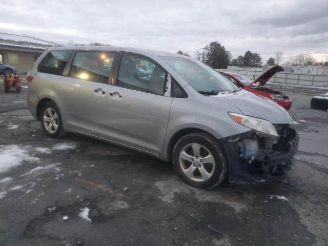 Photo 3 VIN: 5TDZZ3DC2HS795063 - TOYOTA SIENNA 