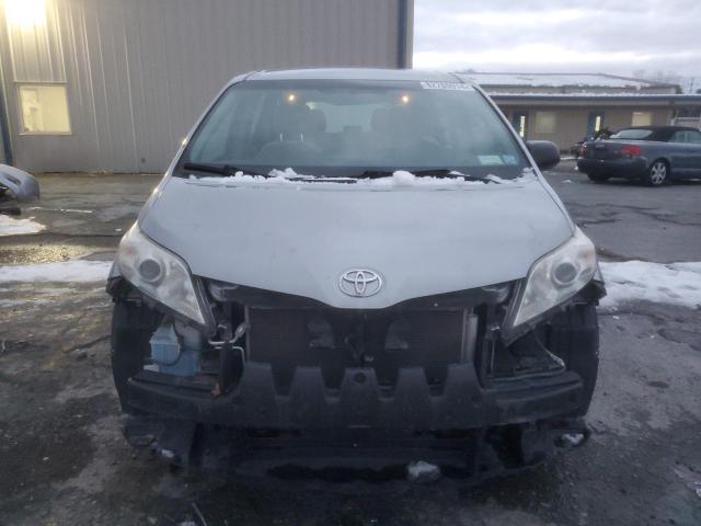 Photo 4 VIN: 5TDZZ3DC2HS795063 - TOYOTA SIENNA 