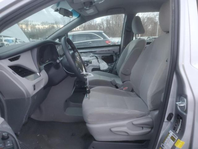 Photo 6 VIN: 5TDZZ3DC2HS795063 - TOYOTA SIENNA 