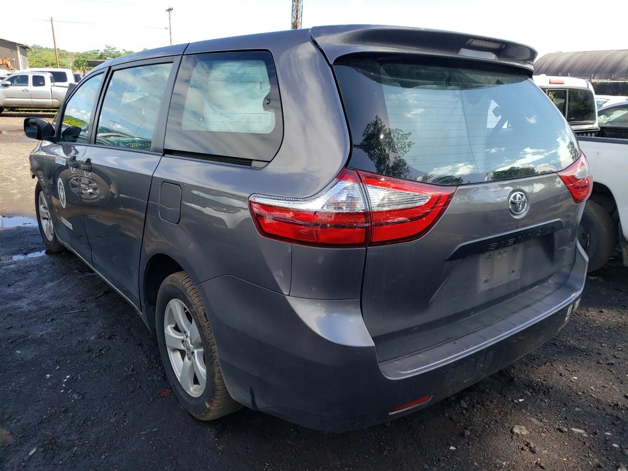 Photo 1 VIN: 5TDZZ3DC2HS813061 - TOYOTA SIENNA 