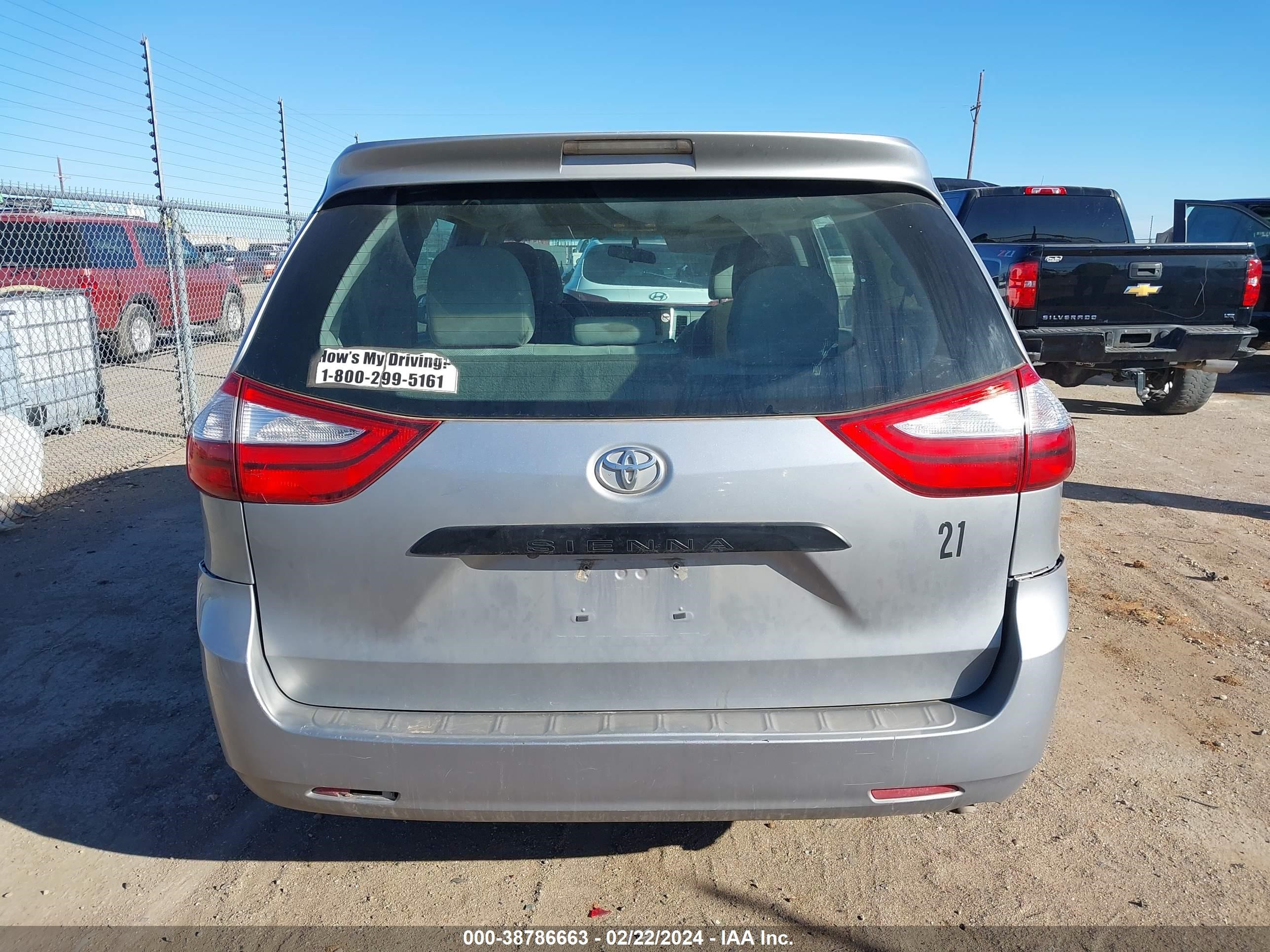 Photo 16 VIN: 5TDZZ3DC2HS849770 - TOYOTA SIENNA 