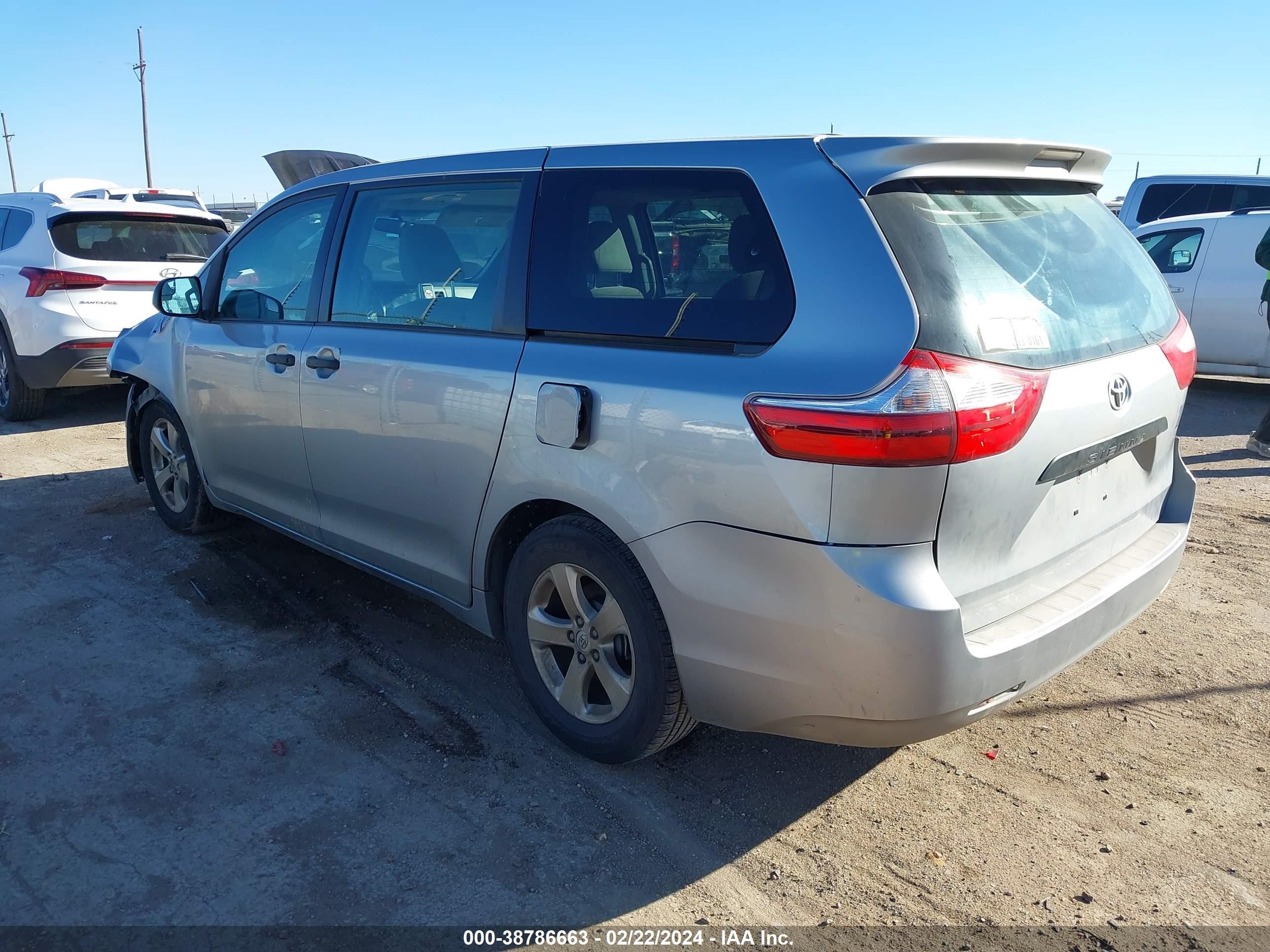 Photo 2 VIN: 5TDZZ3DC2HS849770 - TOYOTA SIENNA 