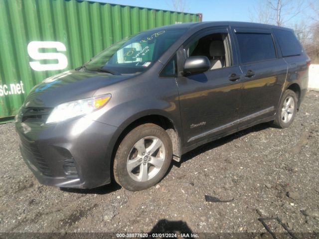 Photo 1 VIN: 5TDZZ3DC2KS982794 - TOYOTA SIENNA 