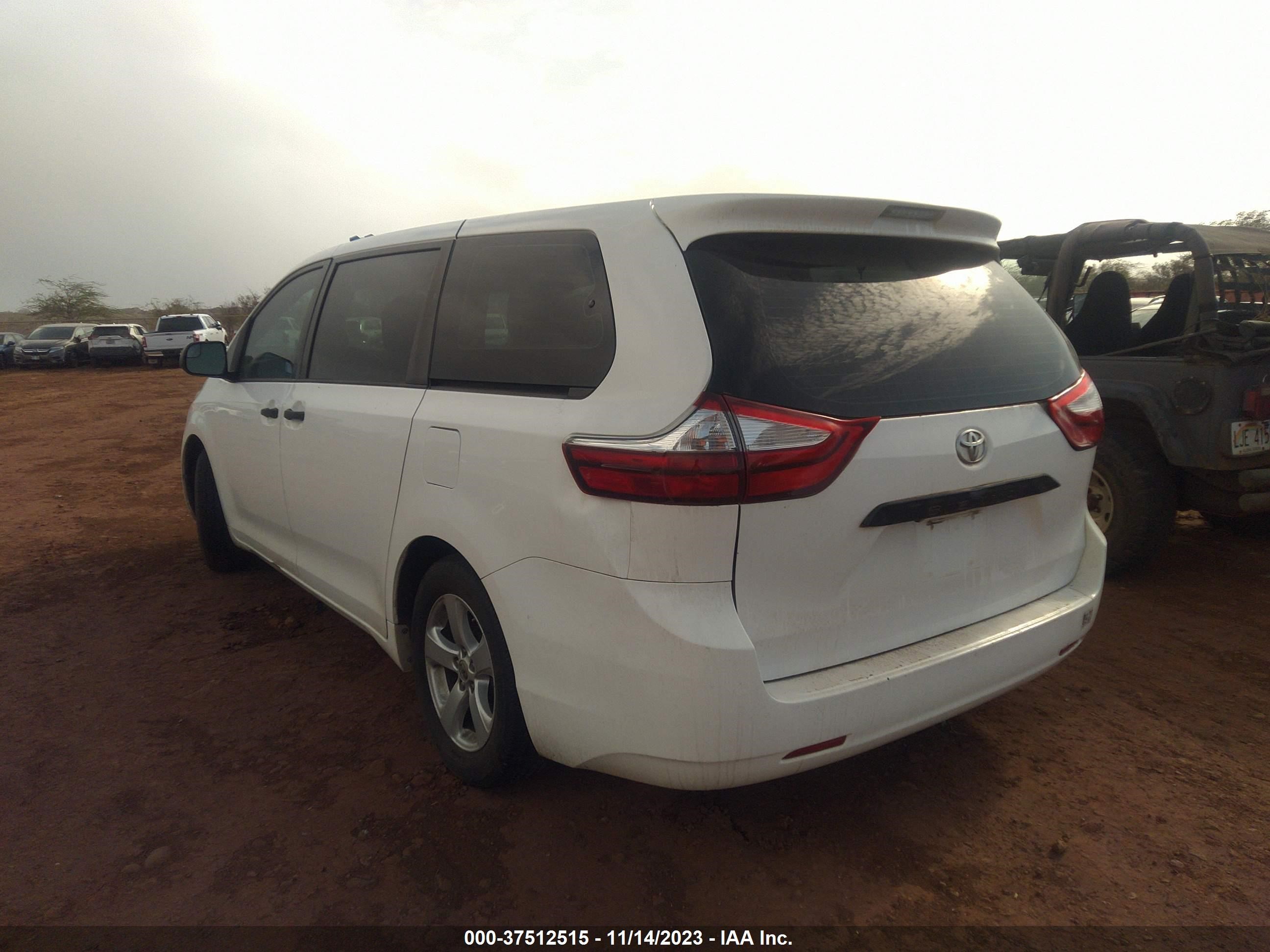 Photo 5 VIN: 5TDZZ3DC4HS799616 - TOYOTA SIENNA 