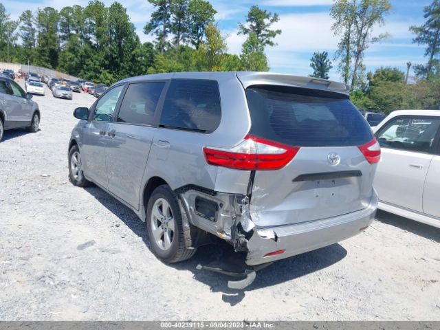 Photo 2 VIN: 5TDZZ3DC4HS818391 - TOYOTA SIENNA 