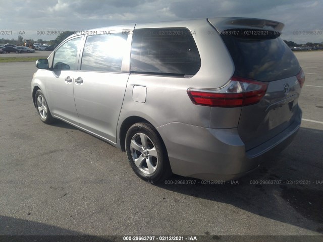 Photo 2 VIN: 5TDZZ3DC4HS891129 - TOYOTA SIENNA 