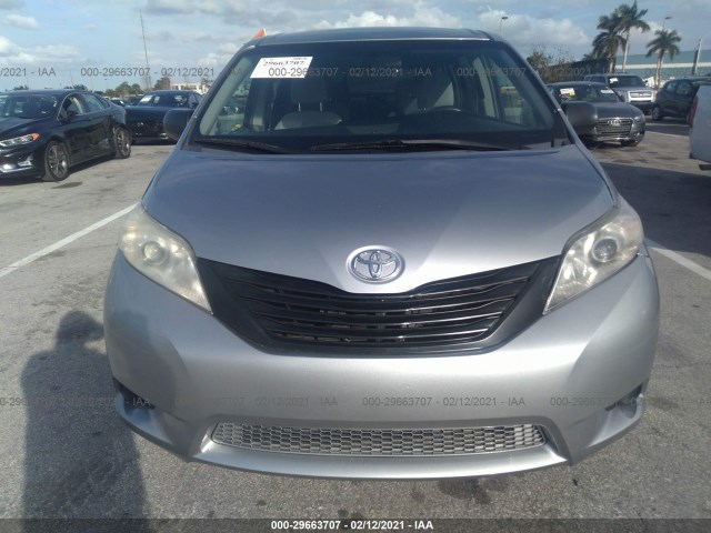 Photo 5 VIN: 5TDZZ3DC4HS891129 - TOYOTA SIENNA 