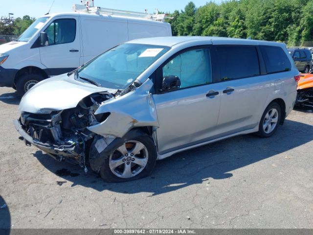 Photo 1 VIN: 5TDZZ3DC4KS003826 - TOYOTA SIENNA 