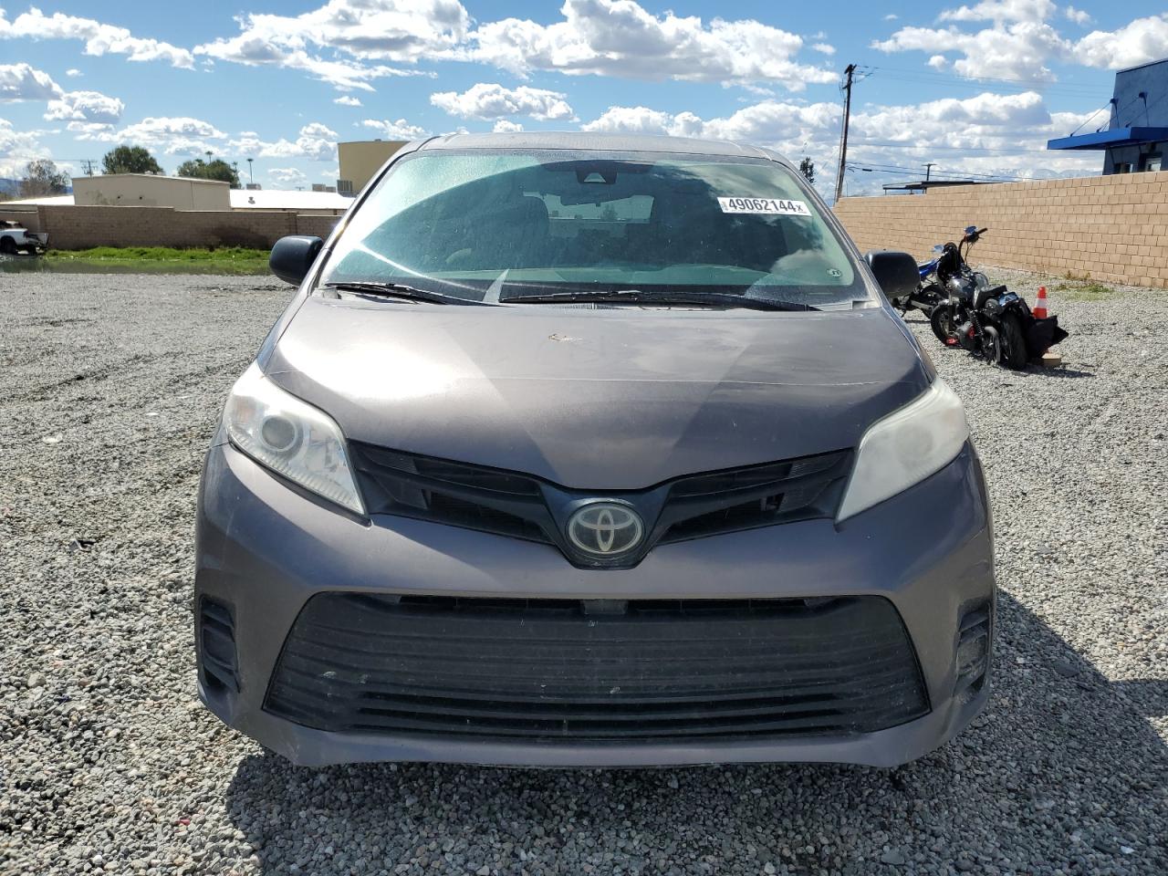 Photo 4 VIN: 5TDZZ3DC4LS072601 - TOYOTA SIENNA 