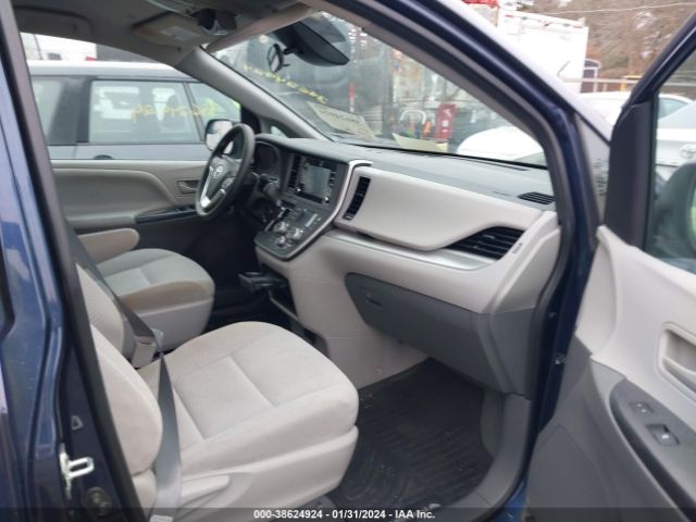 Photo 4 VIN: 5TDZZ3DC4LS082657 - TOYOTA SIENNA 