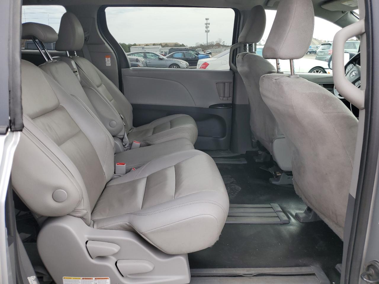 Photo 10 VIN: 5TDZZ3DC5LS069285 - TOYOTA SIENNA 