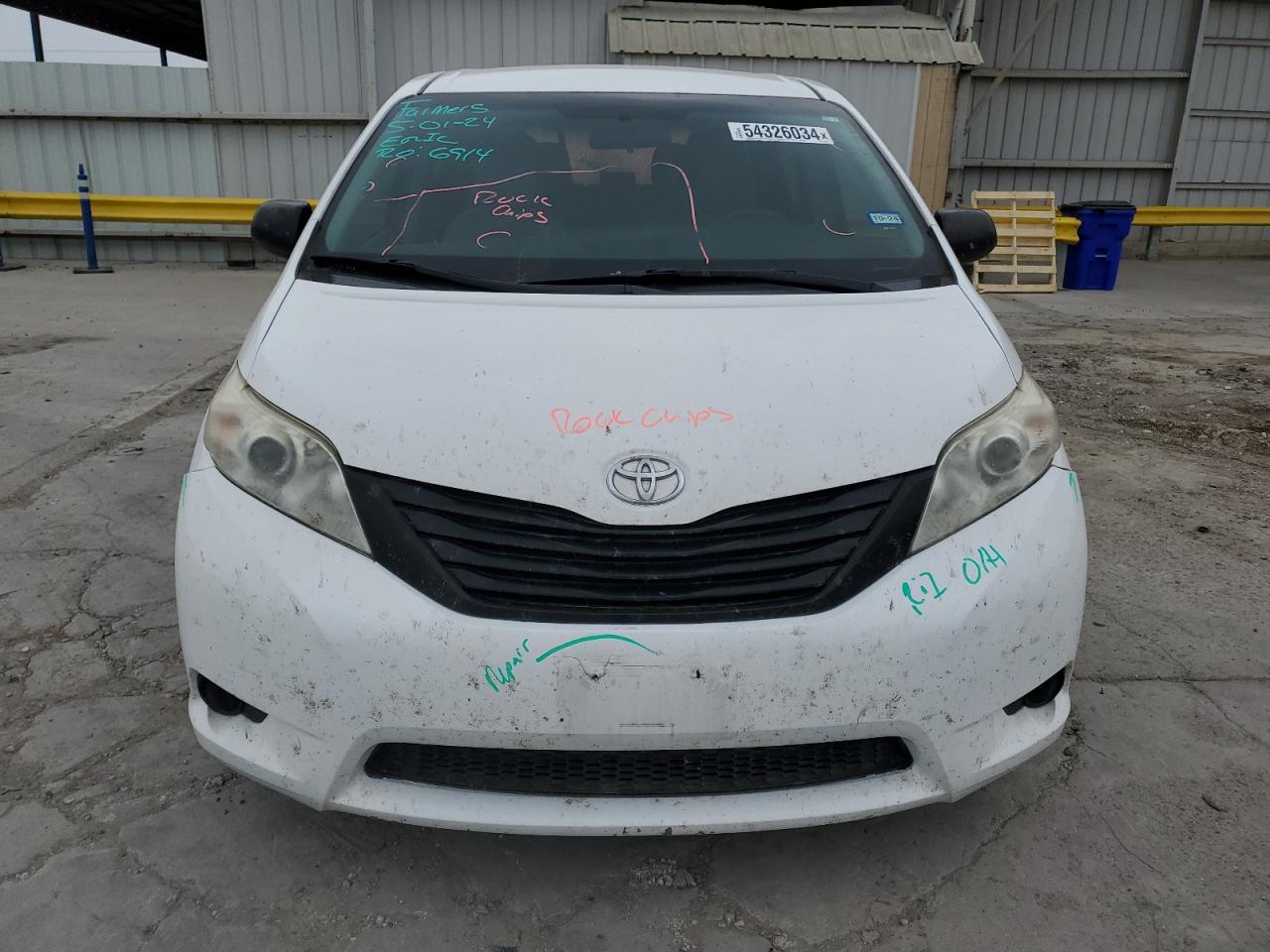 Photo 4 VIN: 5TDZZ3DC6HS860691 - TOYOTA SIENNA 