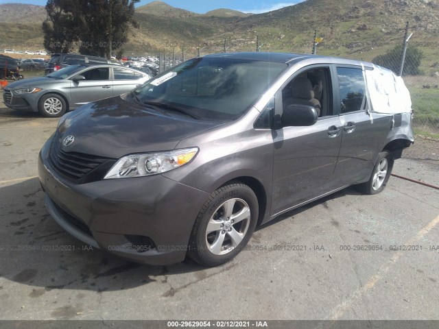 Photo 1 VIN: 5TDZZ3DC6HS861744 - TOYOTA SIENNA 