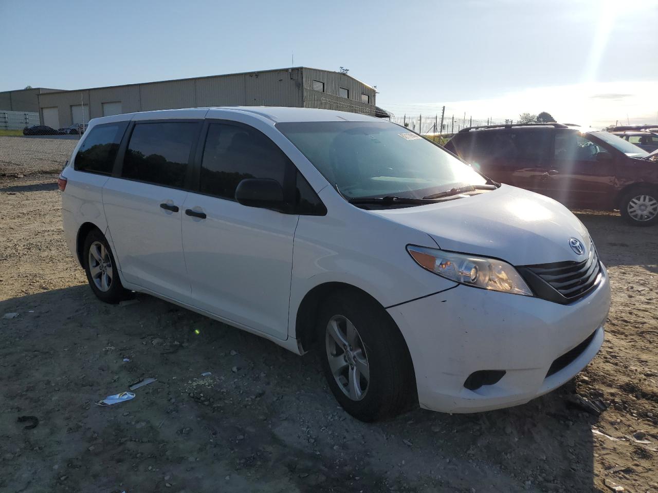 Photo 3 VIN: 5TDZZ3DC6HS872596 - TOYOTA SIENNA 