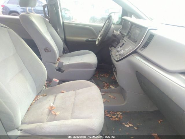 Photo 4 VIN: 5TDZZ3DC6HS897465 - TOYOTA SIENNA 