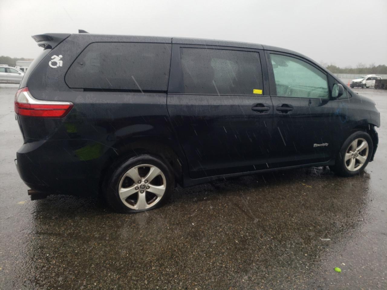 Photo 2 VIN: 5TDZZ3DC6LS068422 - TOYOTA SIENNA 