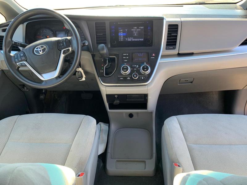 Photo 8 VIN: 5TDZZ3DC7H5810270 - TOYOTA SIENNA 