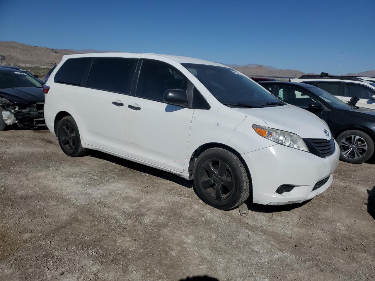 Photo 3 VIN: 5TDZZ3DC7HS766917 - TOYOTA SIENNA 