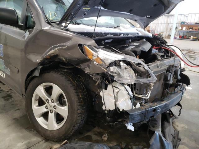 Photo 8 VIN: 5TDZZ3DC7HS789095 - TOYOTA SIENNA 