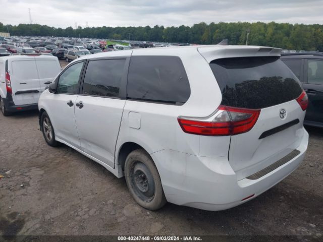 Photo 2 VIN: 5TDZZ3DC7LS032058 - TOYOTA SIENNA 